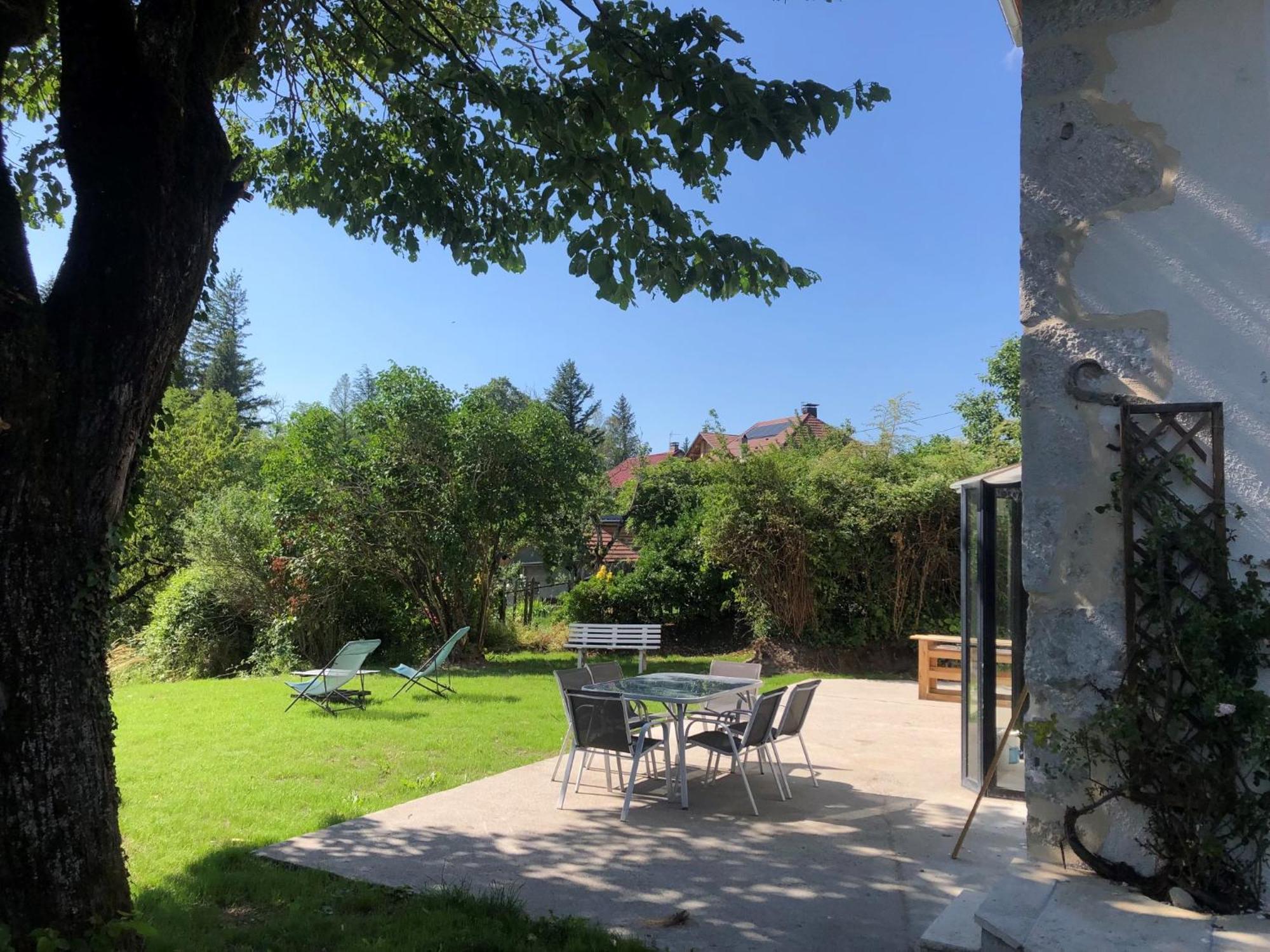 Sous Le Tilleul Lancrans
